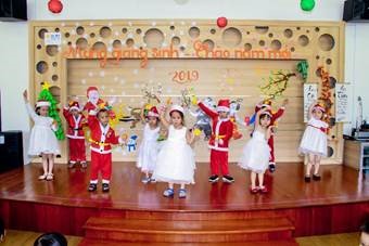 "Merry Christmas and Happy New Year 2019" activities at B'Lao Kindergarten